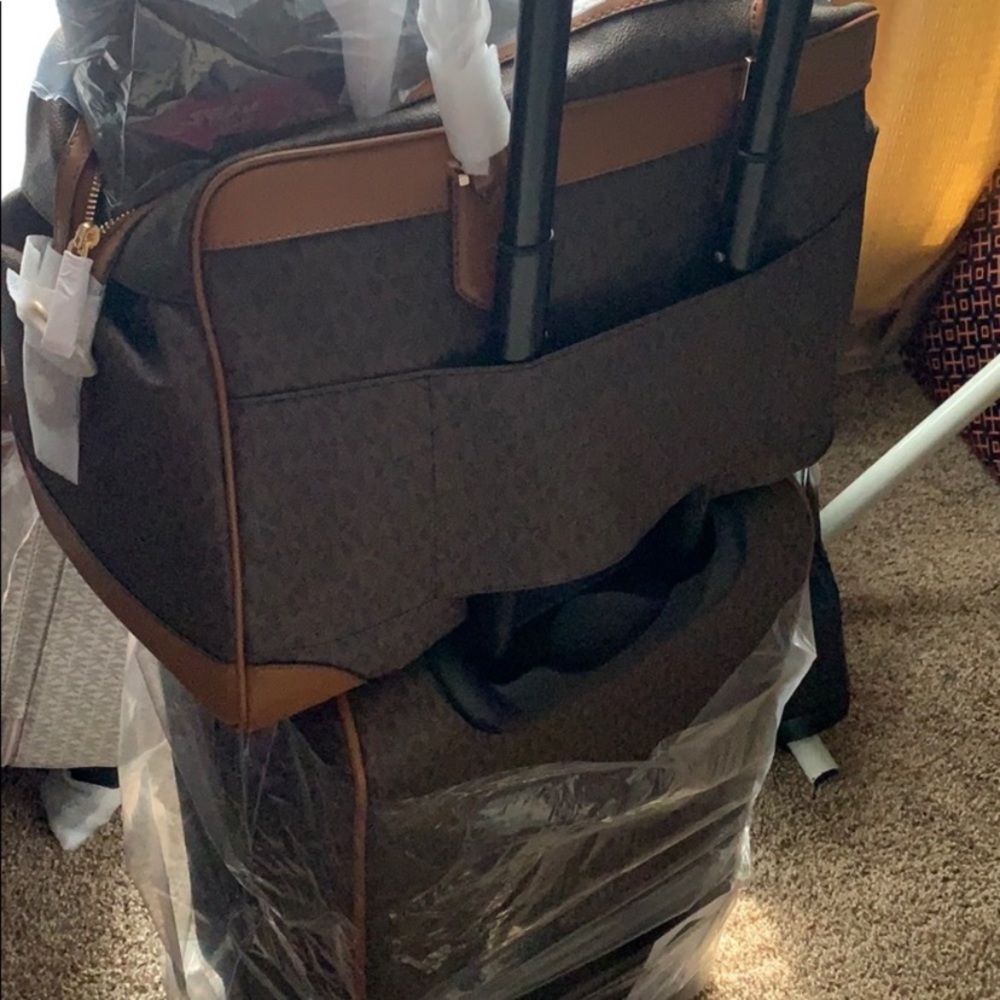 Last one‼️✈️New MK luggage weekender travel bag - Picture 7 of 7